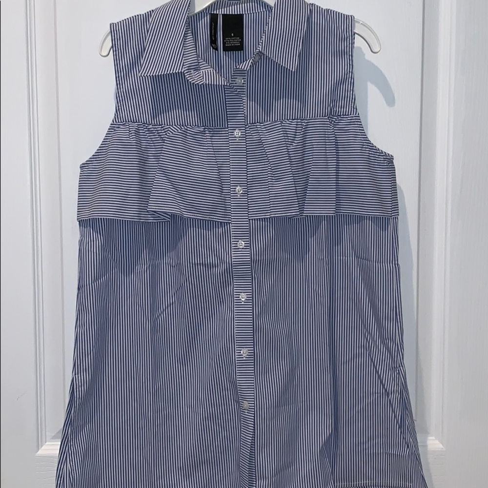 Sleeveless shirt
